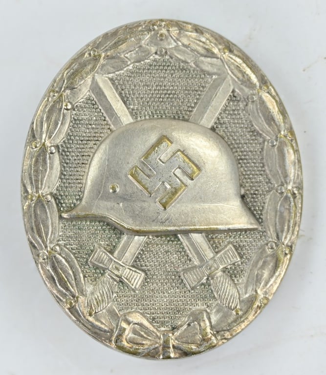 German Wound badge in Silver with half case