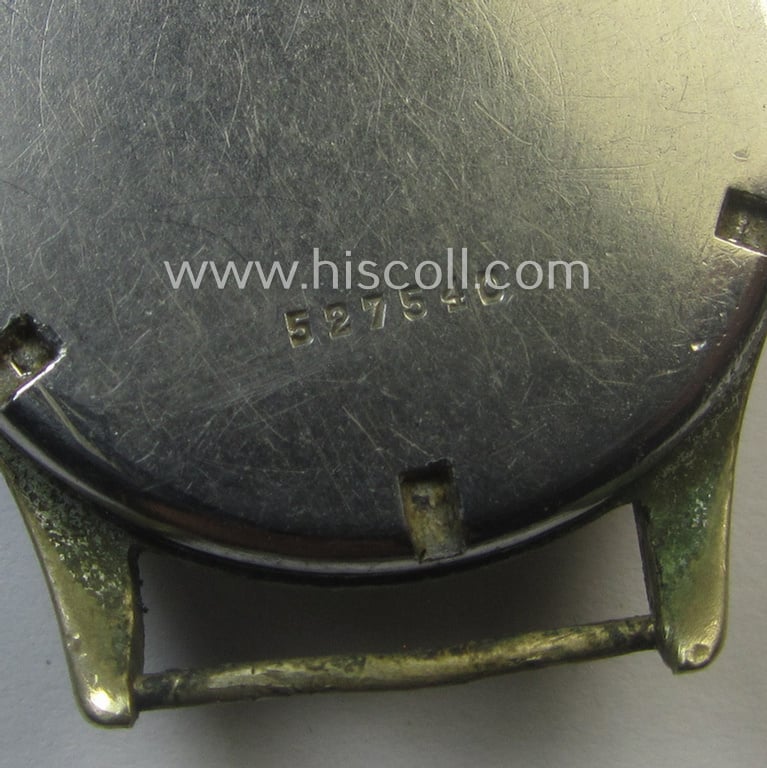 WH (Kriegsmarine) WWII-period wrist-watch (or: 'Dienstuhr') of the make: 'K.M. Zentra' having a silverish-white-coloured dial-plate and neatly engraved number on its back that reads: '527540'