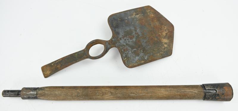 British WW2 Entrenching Tool in Pouch