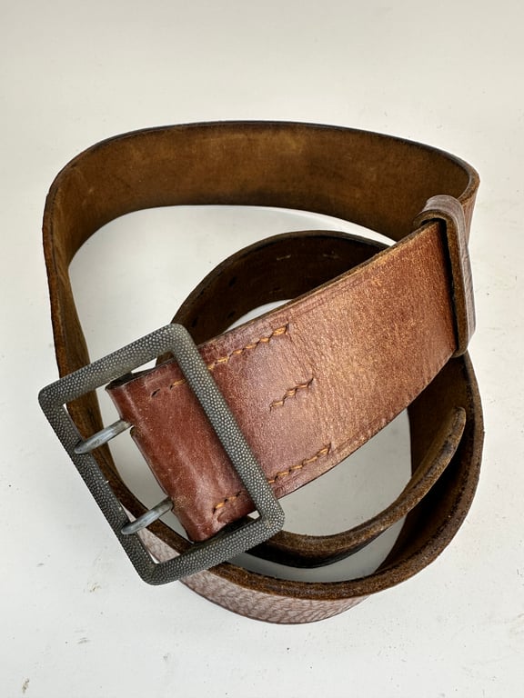 GERMAN WWII ARMY OFFICERS  LEATHER BELT. 105 cm