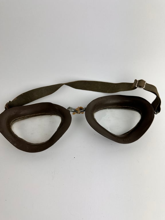 Wehrmacht "Kradmelder brille"  1945 P.W. Rare!!!