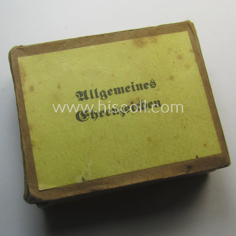 Preussen, 'Allgemeines Ehrenzeichen in Silber, 1912 - 1918' that comes stored in its period, black-coloured- and/or non-maker-marked etui and that retains its (scarce!) 'Überkarton' entitled: 'Allgemeines Ehrenzeichen'