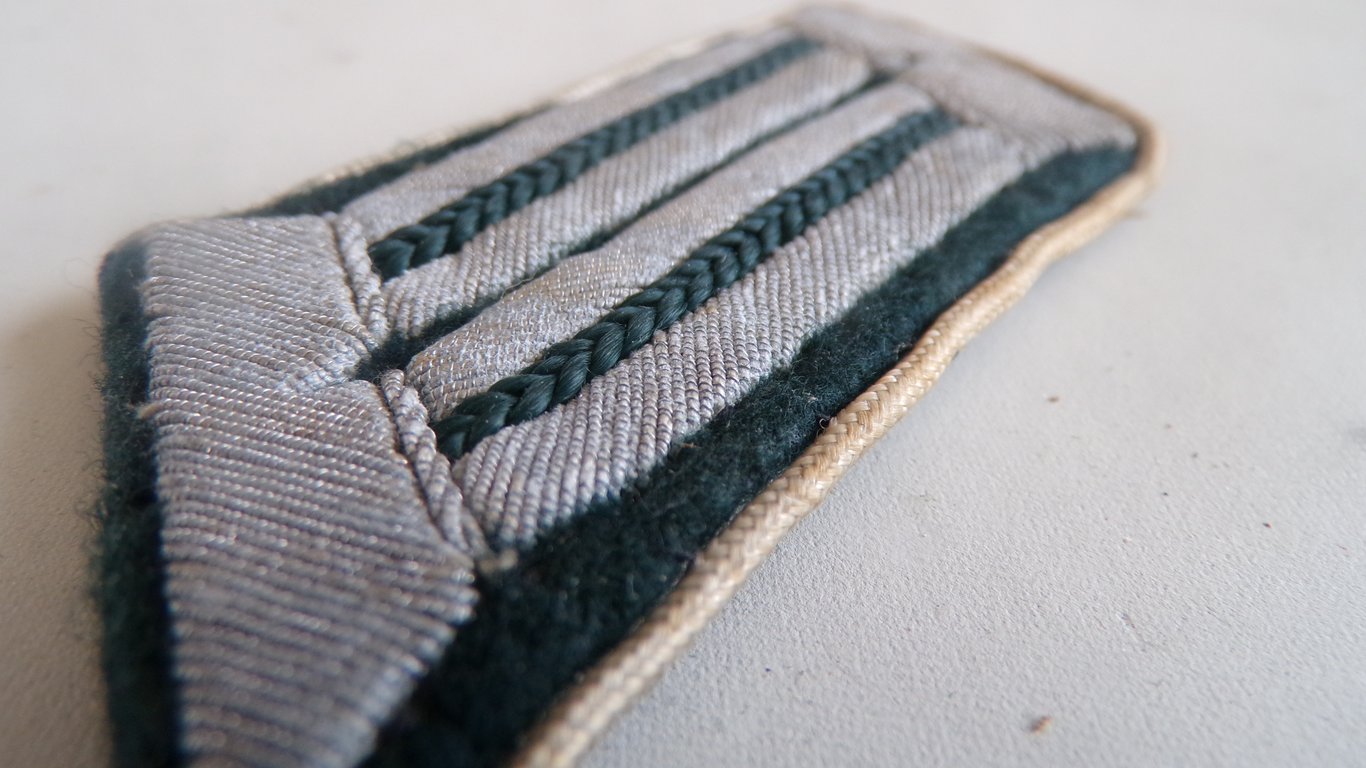(HV) Officer’s Collar Tabs
