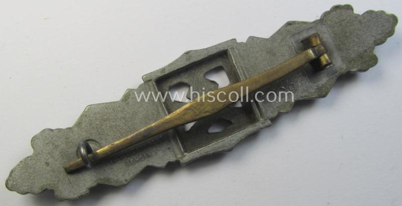 Attractive, 'Nahkampfspange in Bronze' (or: bronze-class close-combat clasp ie. CCC) being a maker- (ie. 'FLL'-) marked, so-called: '3rd pattern'-specimen as was produced by the maker- (ie. 'Hersteller') 'Friedrich Linden'