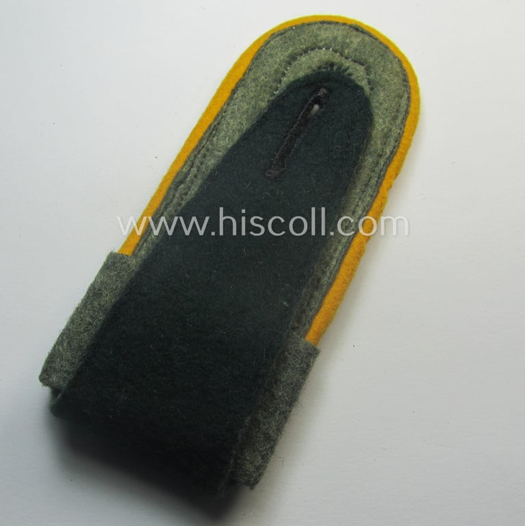 Single, WH (Heeres) NCO-type shoulderstrap that came with its period-attached 'Schulterstückübershube' as was intenden for an: 'Unterwachtmeister des Div.-Kavallerie- o. Aufklärungs-Abtlgs. 246'