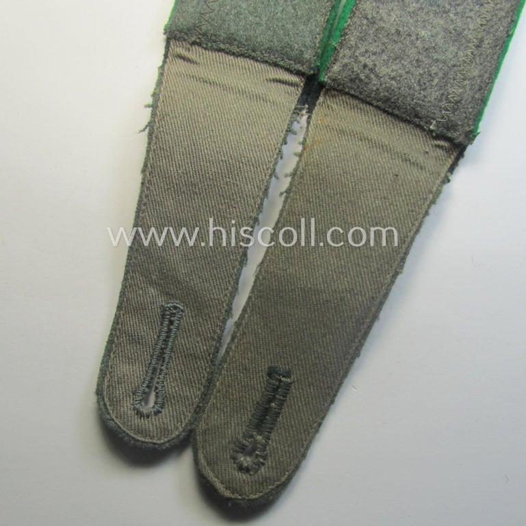 Pair of minimally mis-matched, early- (ie. mid-) war-period so-called: 'M40'-pattern, WH (Heeres) EM-type shoulderstraps as piped in the 'grüner'-coloured branchcolour: 'Soldat eines eines Jäger- o. Gebirgsjäger-Rgts.'