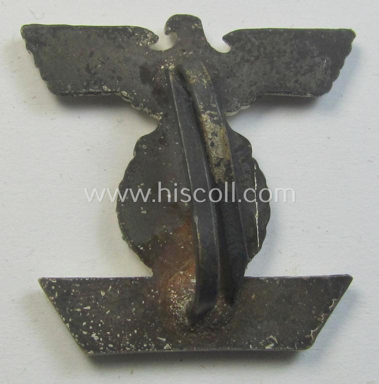 'Wiederholungsspange zum EK II. Klasse' (or bar to the WWI IC 2nd class) being a non-maker-marked example as executed in the seldomly seen smaller-sized so-called: 'Prinzengrösse'