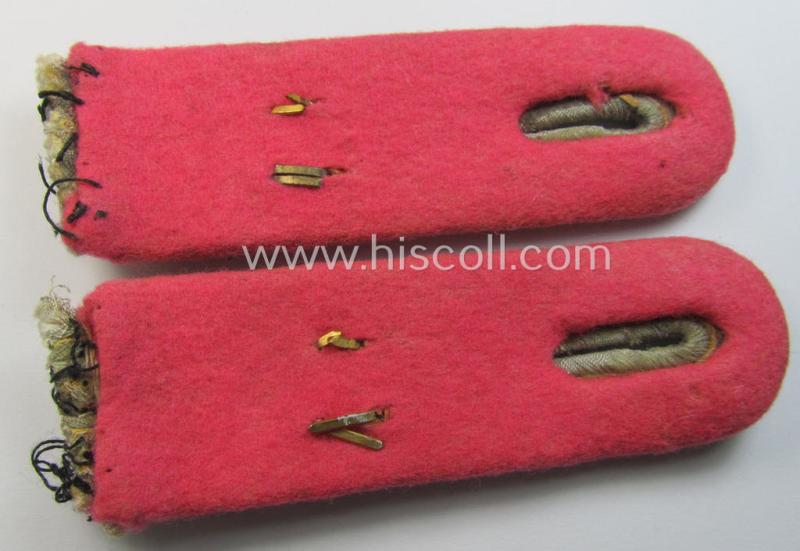 Superb - fully matching and just moderately used! - pair of WH (Heeres) neatly 'cyphered', officers'-type shoulderboards as piped in the bright-pink branchcolour as was intended for a: 'Leutnant u. Mitglied des 16. Panzer-Division'