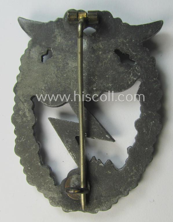 Attractive, mid- (ie. later-) war-period, zinc- (ie. 'Feinzink'-) based version of a WH (LW) 'Erdkampfabzeichen' as was (I deem) produced by the: 'Friedrich Linden'- (ie. 'F.L.L.'-) company and that comes in a just moderately used condition