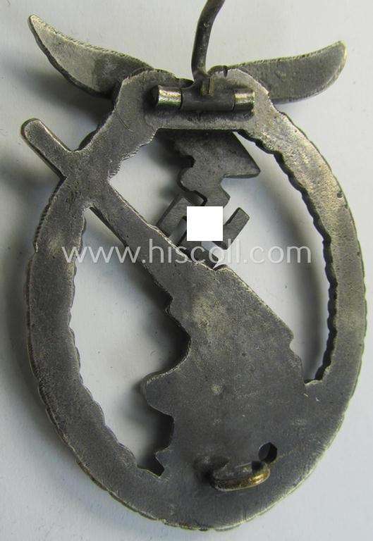 Attractive, WH (Luftwaffe) 'Flakkampfabzeichen' being a detailed 'Buntmetall'-based and (unusually seen!) non-maker-marked example as was produced by the: 'C.E. Juncker'-company and that comes as moderately worn