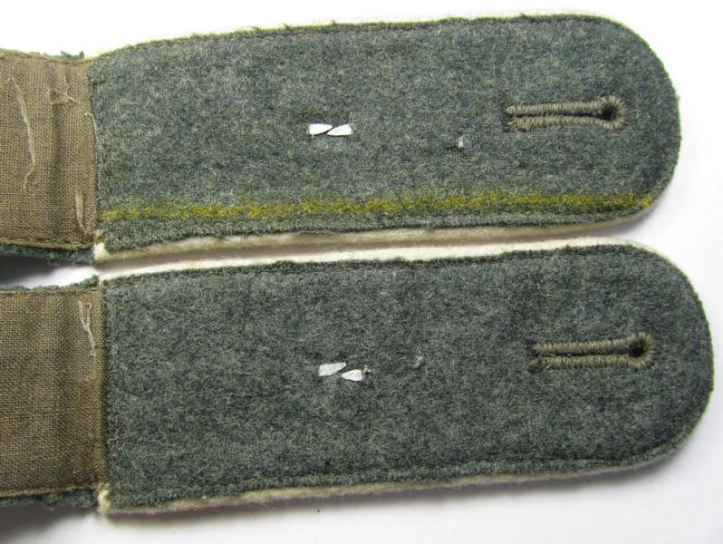 Fully matching pair of WH (Heeres) mid- ie. (later-) war-period (ie. 'M43'-pattern-) EM-type and 'cyphered' shoulderstraps as piped in the white-coloured branchcolour as was intended for a: 'Soldat eines Landesschützen-Regiment'