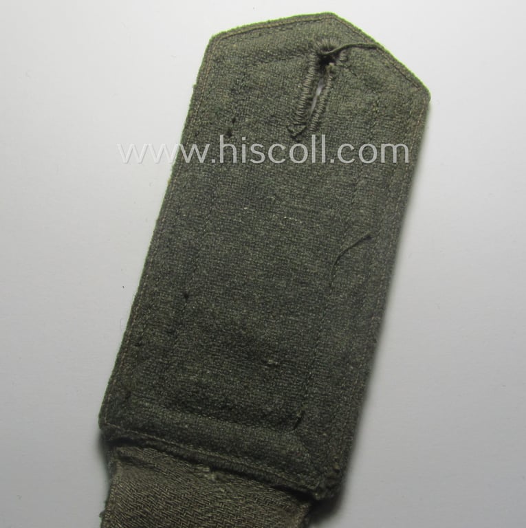 Single, 'cyphered' (and I deem early-war-period), WH (KM) NCO-type shoulderstrap: 'Unterfeldwebel eines Küsten-Artillerie-Abtlgs.'