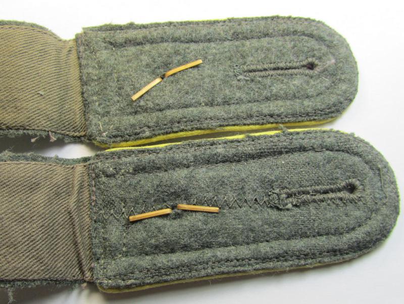 Attractive - fully matching and scarcely seen! - pair of WH (Heeres) NCO-type (ie. 'M40-/M43'-pattern) shoulderstraps as was intended for usage by a: 'Feldwebel eines Heeres Nachrichten-Abteilungs'
