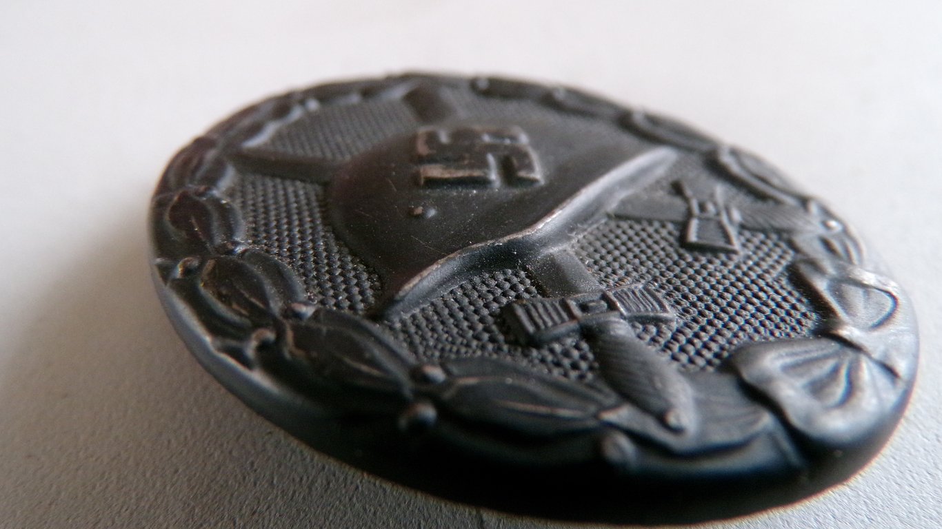 Verwundeten abzeichen (wound badge) "65"