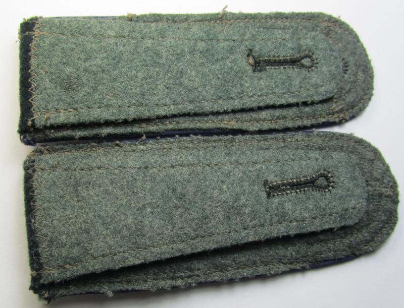 Superb - and rarely seen! - pair of WH (Heeres), 'cyphered', so-called: 'M36 o. M40'-NCO-type shoulderstraps as was intended for usage by a: 'Feldwebel einer Sanitäts-Abteilung und Mitglied einer Ärtzlichen Akademie des Heeres'