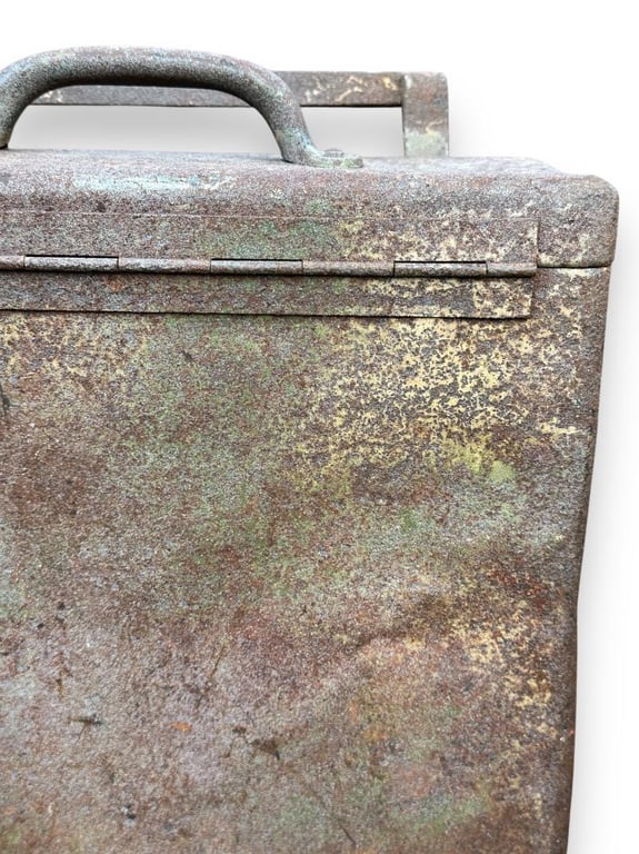 Camouflaged 'Packtasche' SS division marking