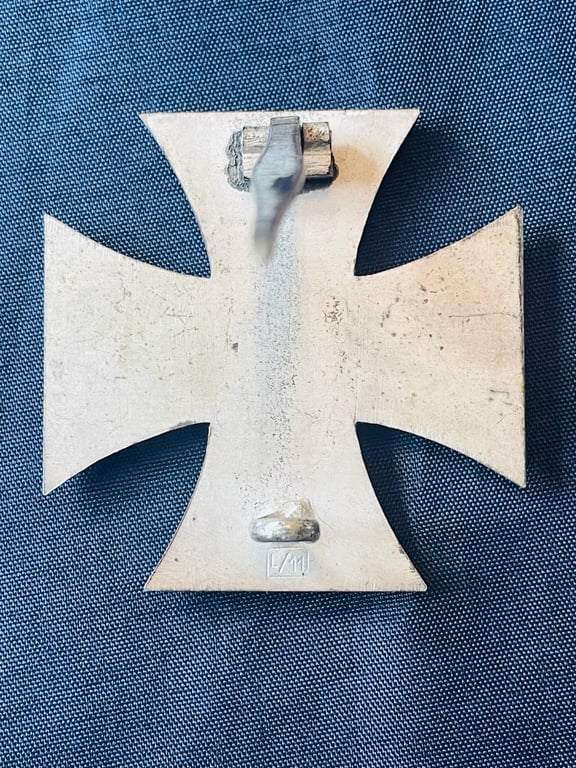 WW2 GERMAN CASED IRON CROSS 1st CLASS WITH MAKER STAMP AND MATCHING NAMED MAKER BOX OF ISSUE.