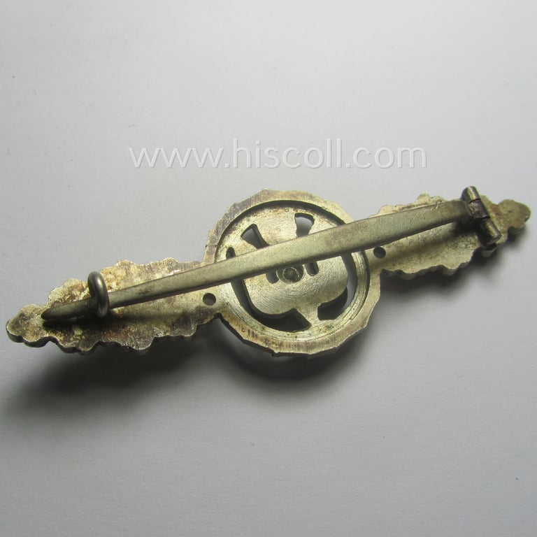 Tombak- (ie. 'Buntmetall'-) based- and/or (typical) non-maker-marked example of a WH (Luftwaffe) 'Frontflugspange für Kampfflieger in Silber' as presumably produced by the: 'C.E. Juncker'-company