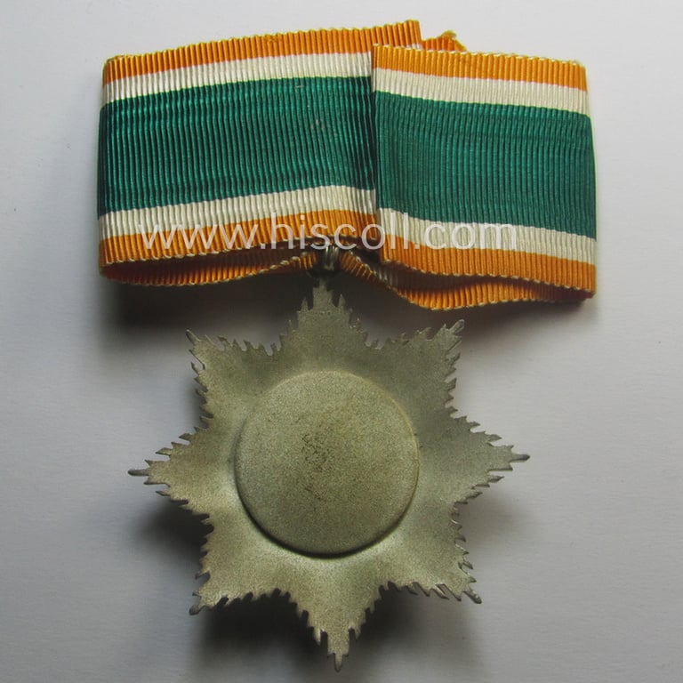 Superb, 'Halskreuz o. Großstern 1. Kl. des Orden Azad Hind' being a non-maker-marked example that comes mounted onto its original ribbon (ie. 'Bandabschnitt') and that comes stored in its typical, beige-white-coloured etui