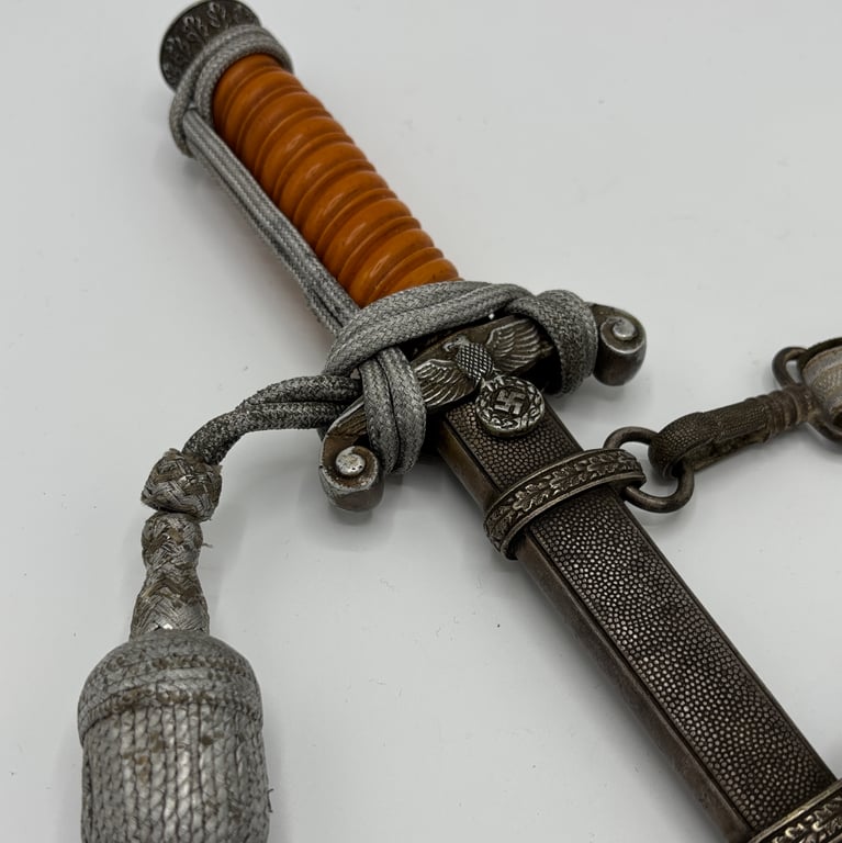 Heeres officer dagger with gehange and portepee