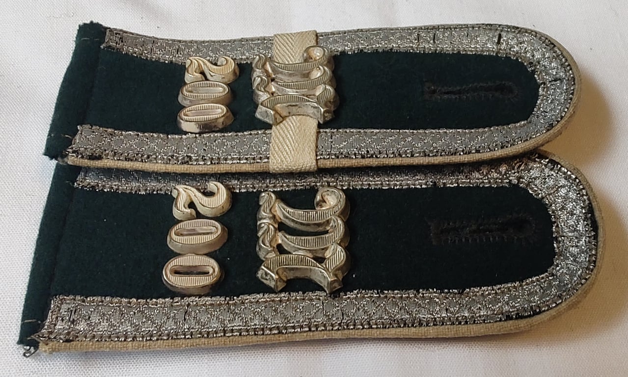 Pair of M36/M40 NCO-Unteroffizier Maschinengewehr-Abtgs. 200 shoulder straps