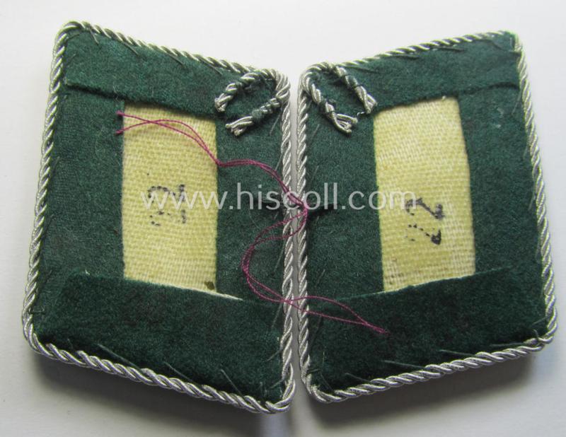 Pair of WH (Luftwaffe) officers'-type collar-patches for a medium-ranked administrative-official ie. officer and: 'Leutnant' (or: 'Beambte des mittleren Dienstes')