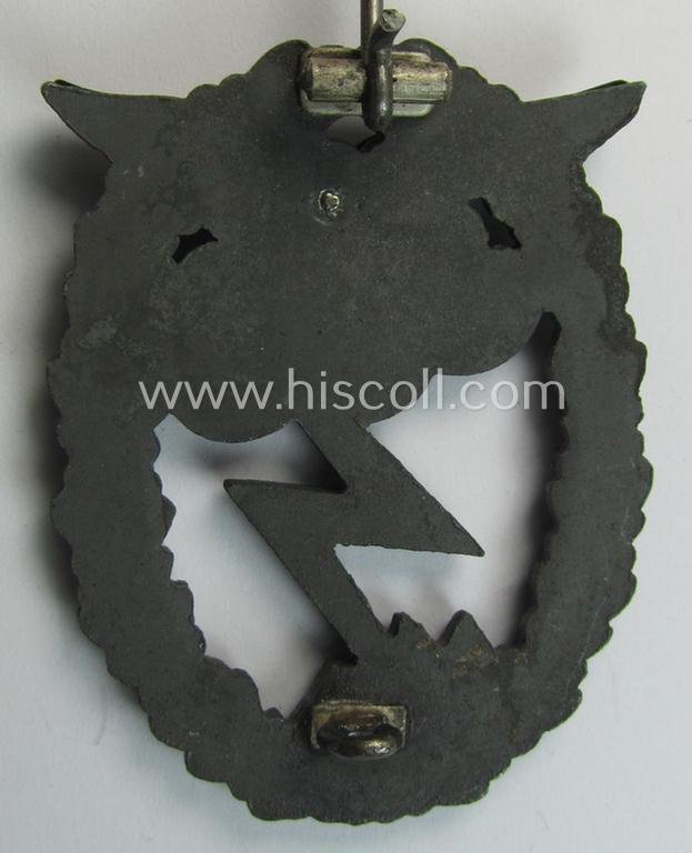 Attractive, mid- (ie. later-) war-period, zinc- (ie. 'Feinzink'-) based version of a WH (Luftwaffe) 'Erdkampfabzeichen' as was produced by the: 'J.E. Hammer u. Söhne'-company and that comes in a hardly used- nor worn, condition