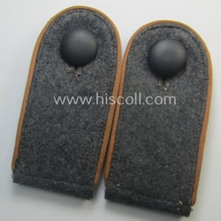 Pair of WH (Luftwaffe) EM-type shoulderstraps as piped...