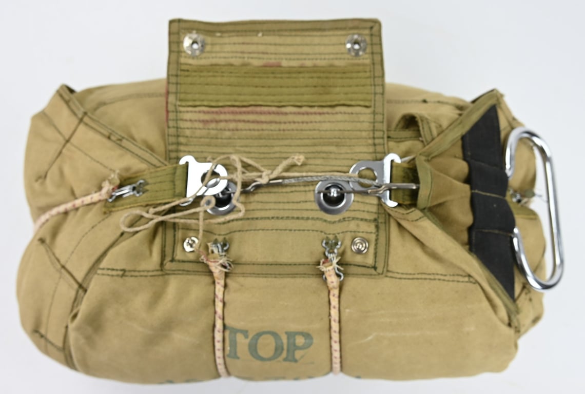 USAAF WW2 AN-6513-1A Chestpack with Parachute