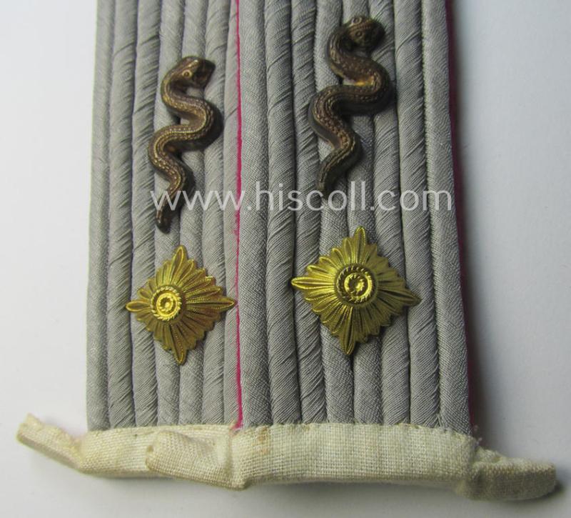 WH (Heeres), 'cyphered' officers'-type shoulderboard-pair (that comes mounted on its unsually seen: 'Auf der Steg'-mounting!) as was intended for an: 'Oberleutnant einer Veterinär-Abtlgs.'