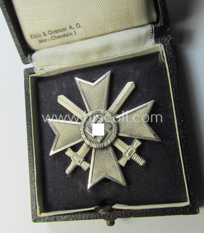 Superb, 'Kriegsverdienstkreuz 1. Klasse mit Schw.' being a maker- (ie. '65'-) marked (and/or 'Buntmetall'-based!) specimen by the maker: (ie. 'Hersteller') 'Klein u. Quenzer' that comes stored in its original, luxuriously-styled KvK-etui