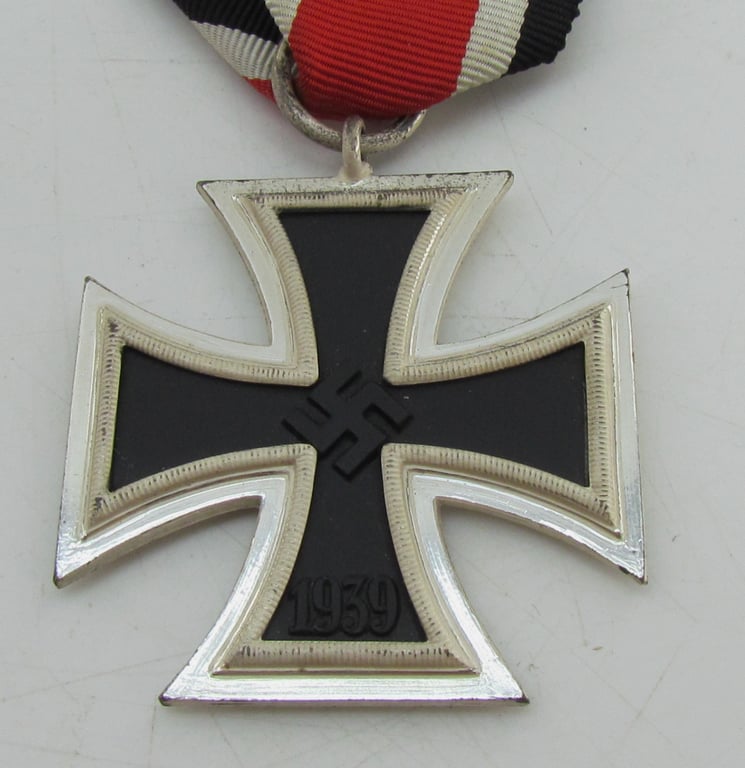 Iron Cross 2nd Class 1939 (Eisernes Kreuz 2. Klasse)– Maker “100”