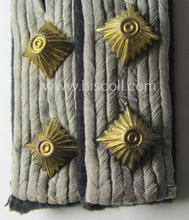 Pair of WH (Heeres) officers'-type shoulderboards: 'Hauptmann eines Pionier-Batallions o. Abts.'