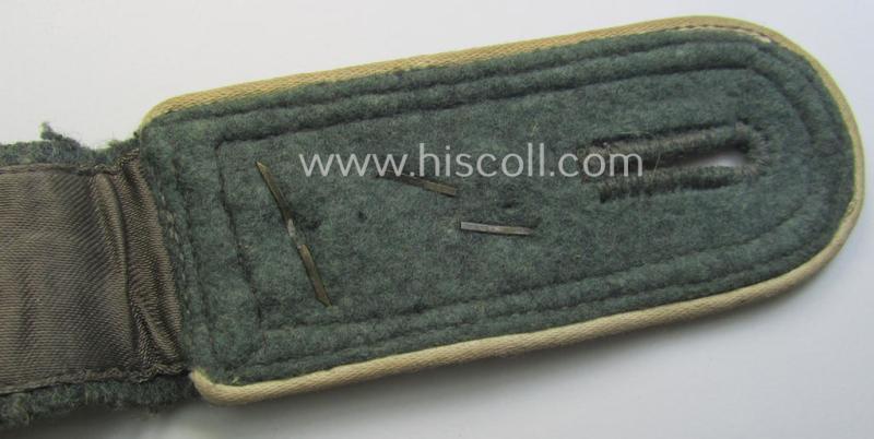 Single - but nevertheless scarcely seen! - WH (Heeres) mid-war-period- (ie. 'M40- o. M43'-pattern) 'cyphered', NCO-type shoulderstrap as was intended for a: 'Feldwebel eines Infanterie-Rgts. der “Grossdeutschland”-Division'