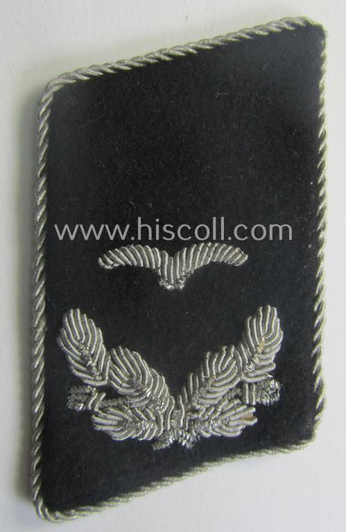 Pair of WH (Luftwaffe) officers'-type collar-patches (ie. 'Kragenspiegel für Offiziere') as executed in black-coloured wool as was intended for usage by a: 'Leutnant der Pionier- o. Bau-Trpn.'