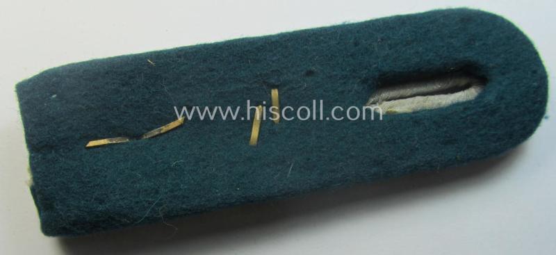 Single - and very scarcely encountered! - 'cyphered', officers'-type shoulderboard for a WH (Heeres) 'Feldpolizeiobersekretär o. Inspektor der Geheime Feldpolizei' (being of a rank comparable with an: 'Oberleutnant')