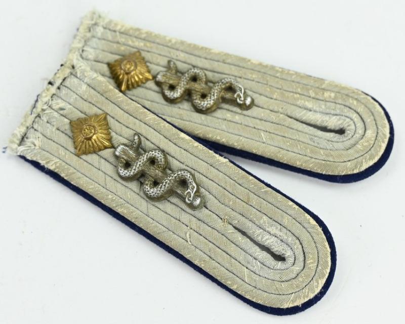 German WH Medical Shoulderboard Set