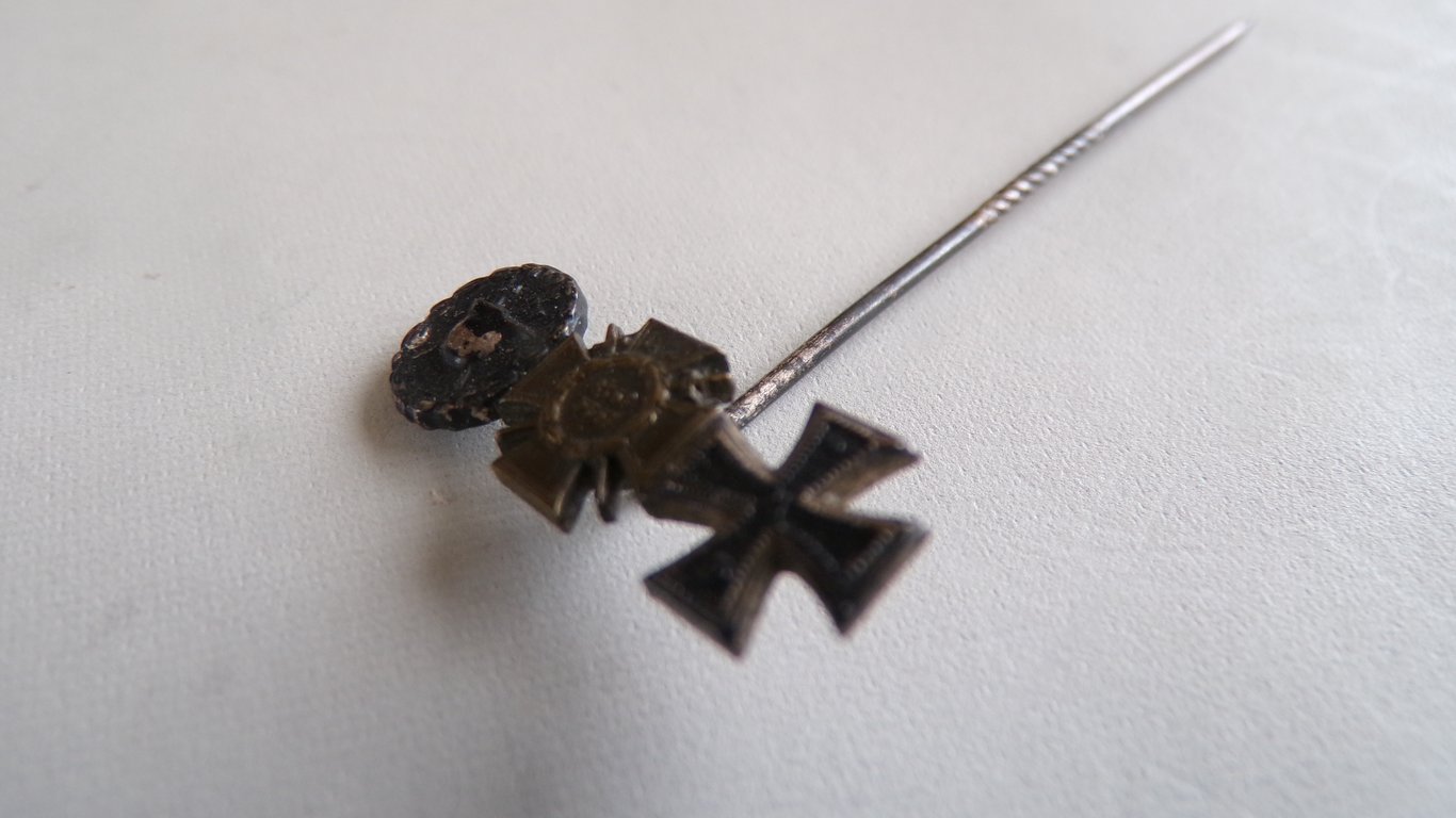 WW1 miniature stickpin