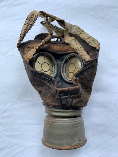 German WW1 Gasmask and Canister