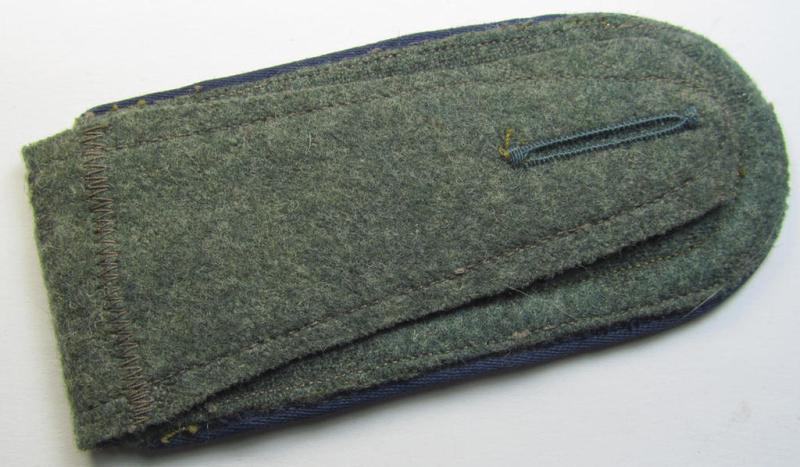 Neat - albeit regrettably single! - WH (Heeres) - I deem - mid-war-period- (ie. 'M41/M43'-pattern) NCO-type shoulderstrap as was intended for usage by an: 'Unteroffizier einer Sanitäts-Abteilungs'