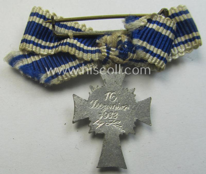 Miniature of an: 'Ehrenkreuz der deutschen Mutter - 2. Stufe' (or: silver-class mothers'-cross) being a non-maker-marked example that comes stored in its period, generic-styled so-called: 2-pieced- and/or 'LDO'- (ie. 'L/11'-) marked box