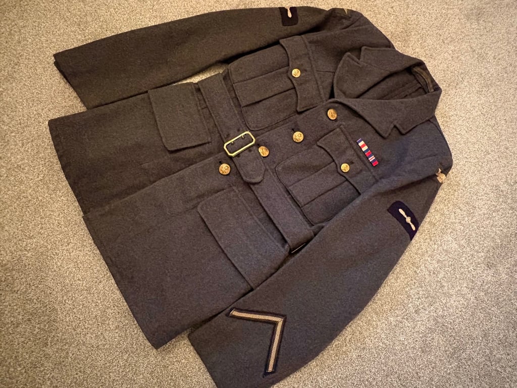 Authentic Original WWII British RAF Aircraft Enlisted Mans Tunic Dated 1945.