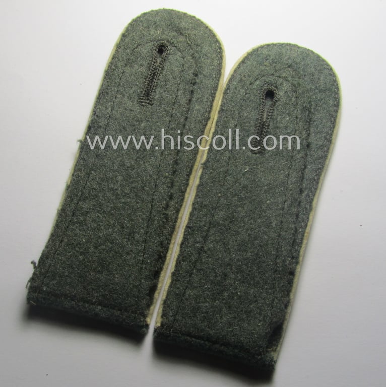 Pair of WH (Heeres), early- (ie. mid-) war-period- (ie. 'M41- o. M43'-) pattern EM-type shoulderstraps as piped in the white-coloured branchcolour as was intended for a: 'Soldat eines Infanterie-Rgts.'