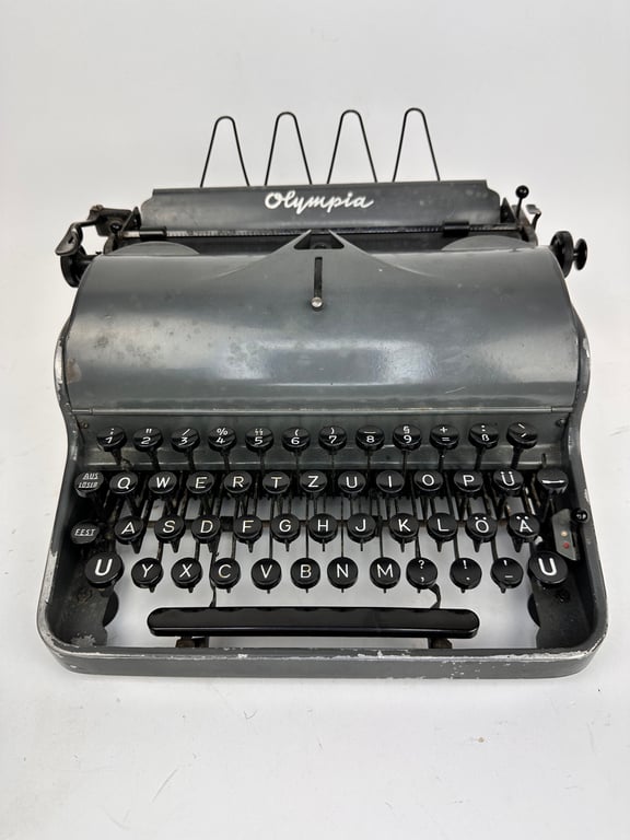Waffen-SS typewriter  "Olympia"in norginal box