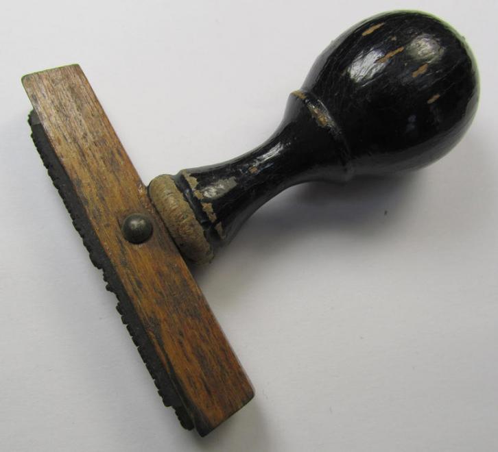 Wooden-based, WH (Kriegsmarine) 'ink-stamp' (or: 'Dienstsiegel') bearing the text: 'Kommando I. Schiffsmachinen-Ausbildungsabteilung der Kriegsmarine'