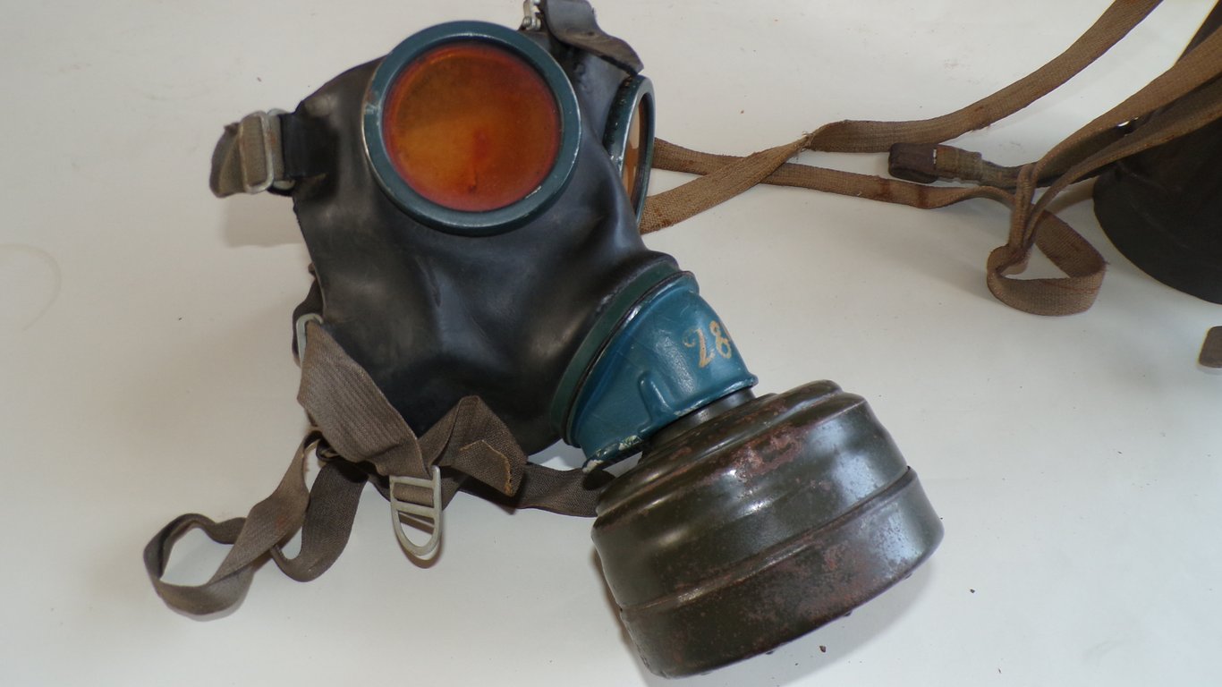 WWII German M38 Gas Mask Set Matching Numbers