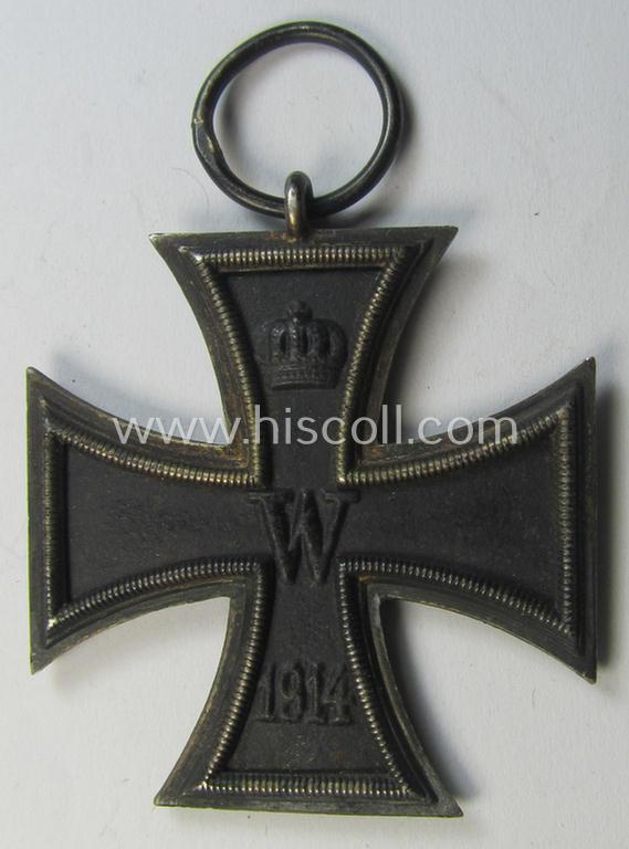 Attractive, WWI-period: 'Eisernes Kreuz II. Klasse' (or: iron cross second class) being a maker- (ie. '??'-) marked example that comes together with its (minimally) confectioned piece of ribbon (ie. 'Bandabschnitt')