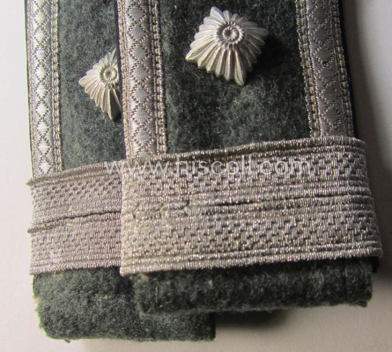 Superb - fully matching and actually scarcely seen! - pair of WH (Heeres) NCO-type (ie. 'M40- o. M43'-pattern) shoulderstraps as was intended for usage by a: 'Feldwebel u. Offiziers-Anwärter eines Pionier-Bataillons o. Regiments'