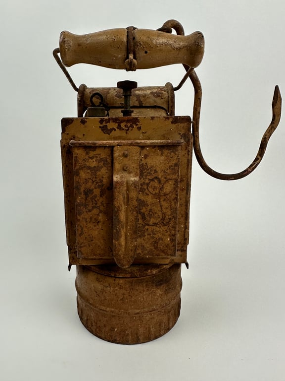 WW2 German Tan Carbide Bunker Lantern with rare Hook