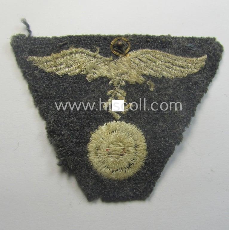 Clearly cap-removed, WH (Luftwaffe) so-called: 'M43-pattern'-cap-trapezoid (ie. 'Mützentrapez')